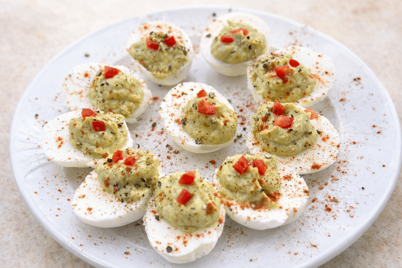 Gefüllte Eier mit Avocadocreme