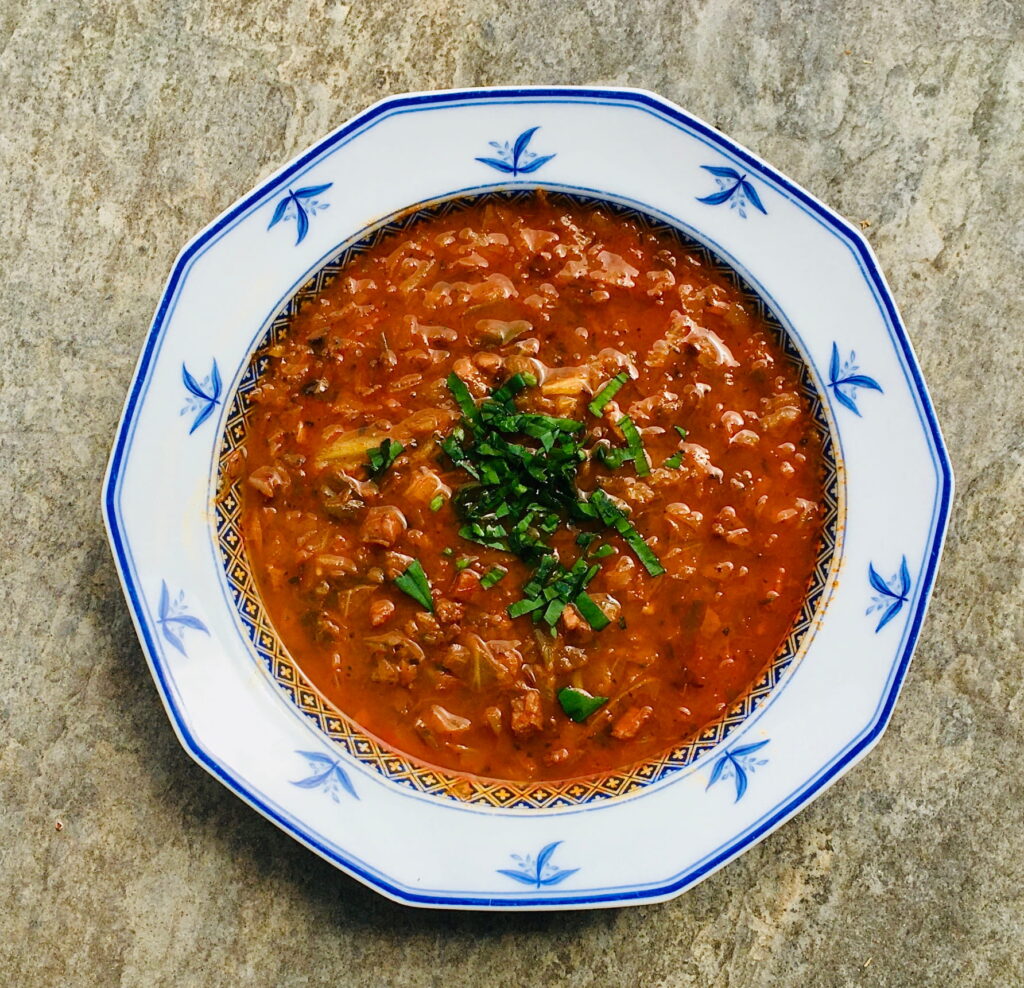 Burgenländische Krautsuppe mit Speck – wärmend & sättigend