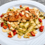 Keto Lachs auf Chinakohlbett – leicht, aromatisch & in 20 Minuten fertig