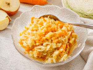 Karotten-Apfel-Sauerkraut-Rohkost – ein Immunbooster aus der Kindheit