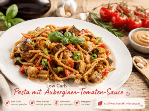 Pasta mit Auberginen-Tomaten-Sauce – cremige Gemüsesauce trifft Low-Carb-Nudeln